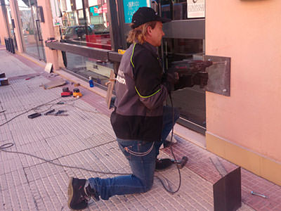 Trabajos de cerrajeria, instalación de sistema antialunizaje